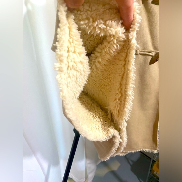 COAT/ CAPE- Sister’s outerwear Brand faux suede. size L - Picture 5 of 7